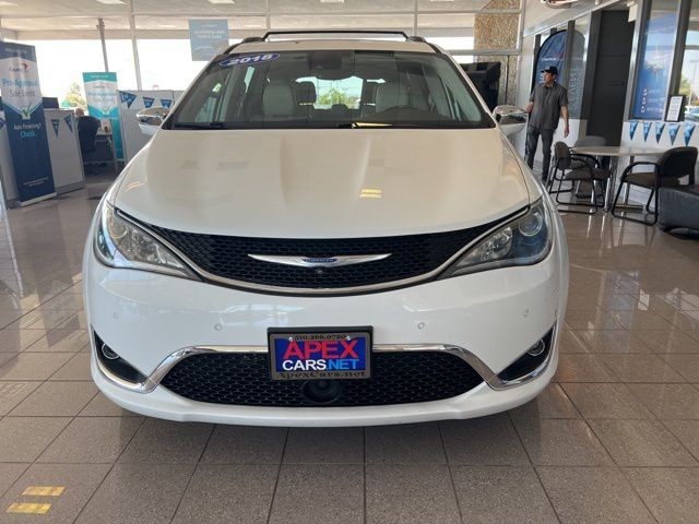 Chrysler Pacifica Vehicle Full-screen Gallery Image 18
