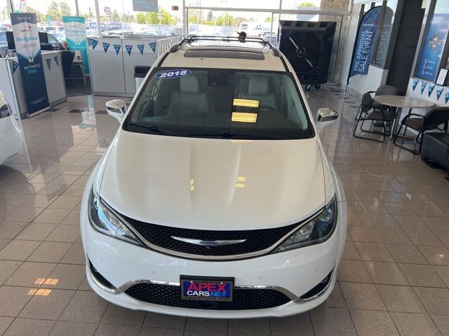 Chrysler Pacifica Vehicle Full-screen Gallery Image 19