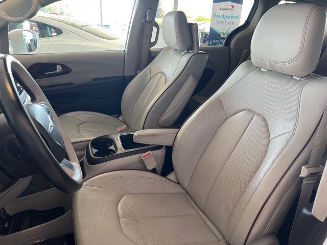 Chrysler Pacifica Vehicle Full-screen Gallery Image 20