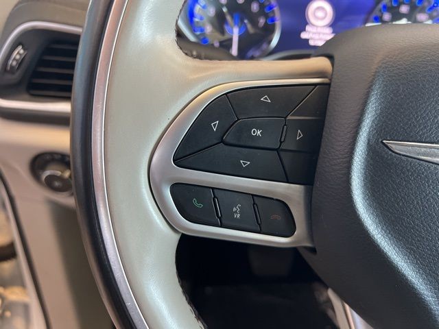 Chrysler Pacifica Vehicle Full-screen Gallery Image 28