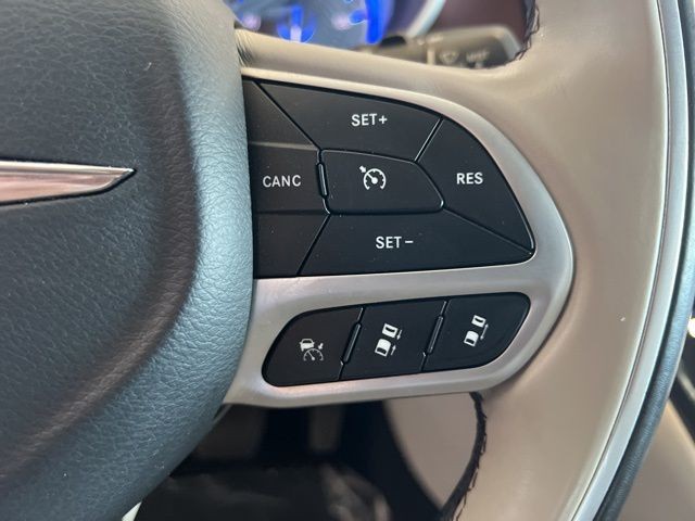 Chrysler Pacifica Vehicle Full-screen Gallery Image 29