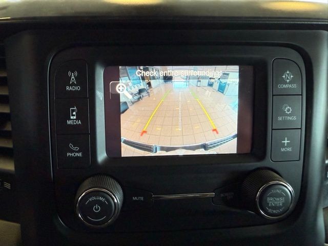 Ram 1500 Vehicle Full-screen Gallery Image 15