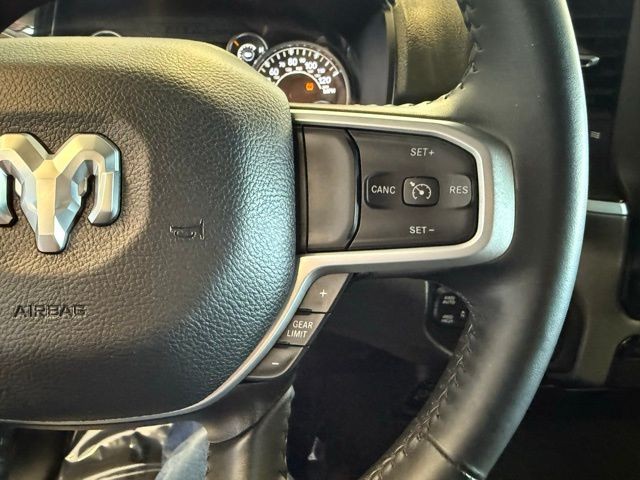 Ram 1500 Vehicle Full-screen Gallery Image 17