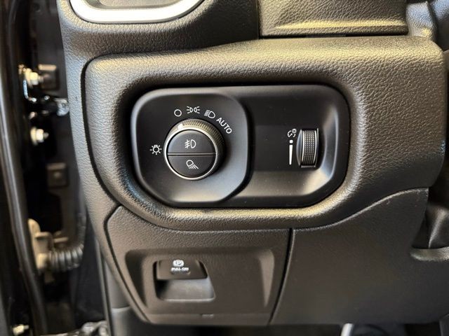 Ram 1500 Vehicle Full-screen Gallery Image 19