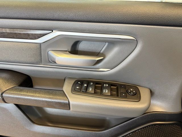 Ram 1500 Vehicle Full-screen Gallery Image 21
