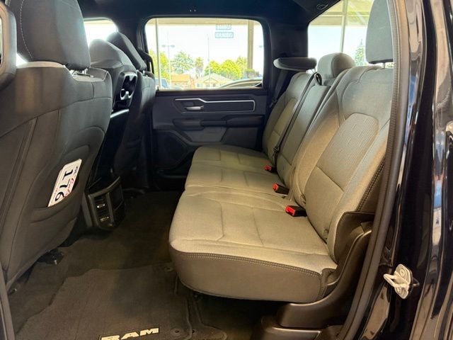 Ram 1500 Vehicle Full-screen Gallery Image 23