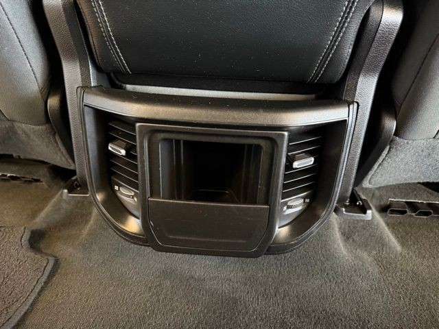 Ram 1500 Vehicle Full-screen Gallery Image 26