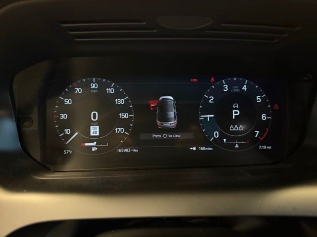 Land Rover Discovery Sport Vehicle Full-screen Gallery Image 13