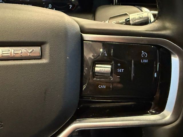 Land Rover Discovery Sport Vehicle Full-screen Gallery Image 17