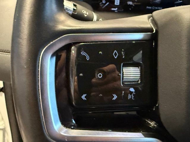 Land Rover Discovery Sport Vehicle Full-screen Gallery Image 18