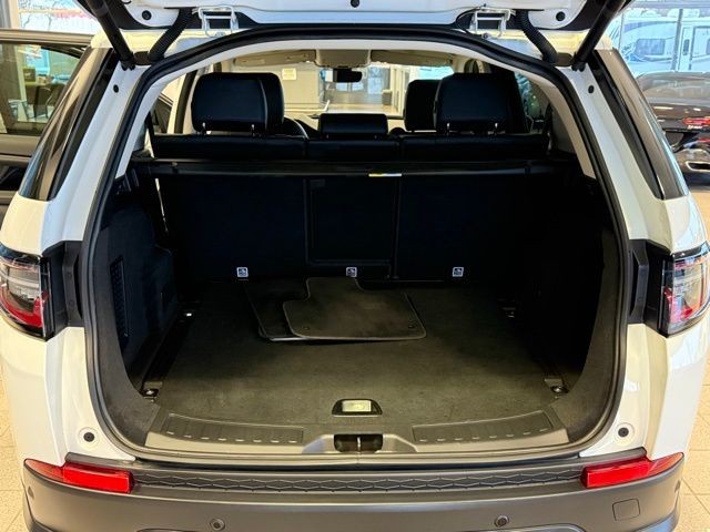 Land Rover Discovery Sport Vehicle Full-screen Gallery Image 23