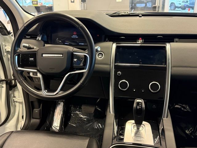 Land Rover Discovery Sport Vehicle Full-screen Gallery Image 26