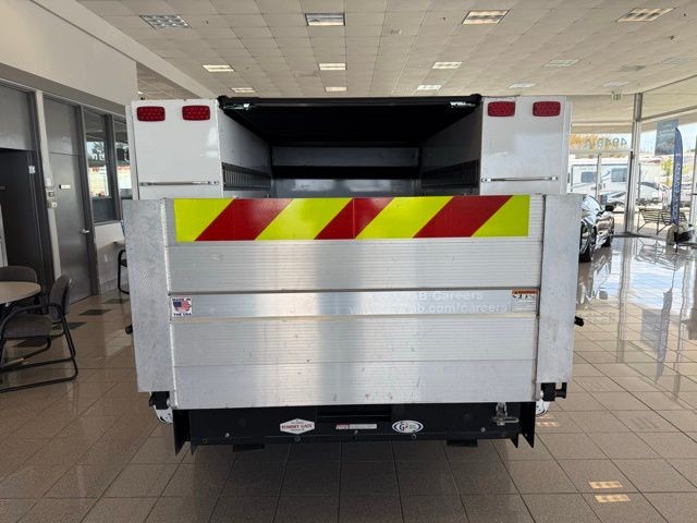 Ford F-150 Vehicle Full-screen Gallery Image 04