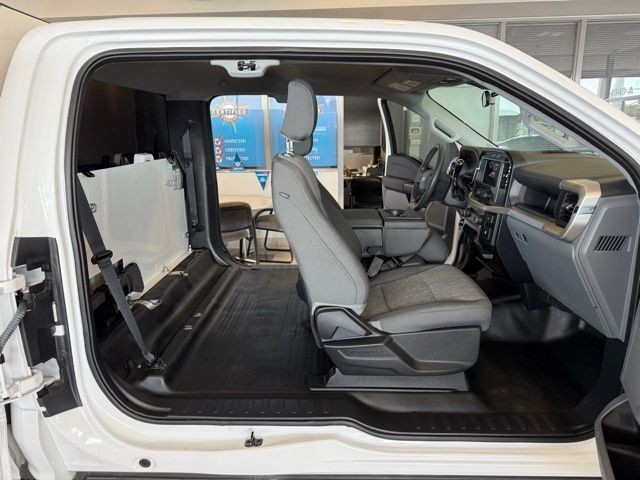 Ford F-150 Vehicle Full-screen Gallery Image 34