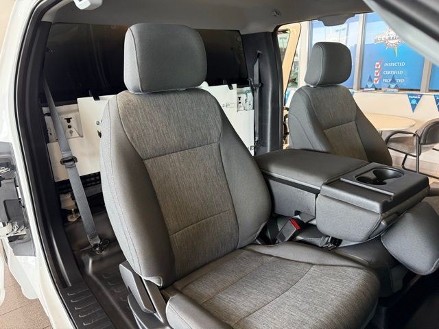 Ford F-150 Vehicle Full-screen Gallery Image 35