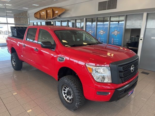 Nissan Titan XD Vehicle Full-screen Gallery Image 02