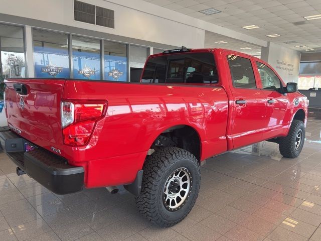 Nissan Titan XD Vehicle Full-screen Gallery Image 06