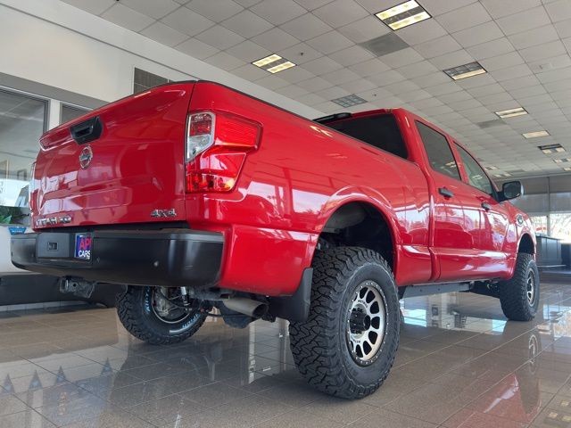 Nissan Titan XD Vehicle Full-screen Gallery Image 07