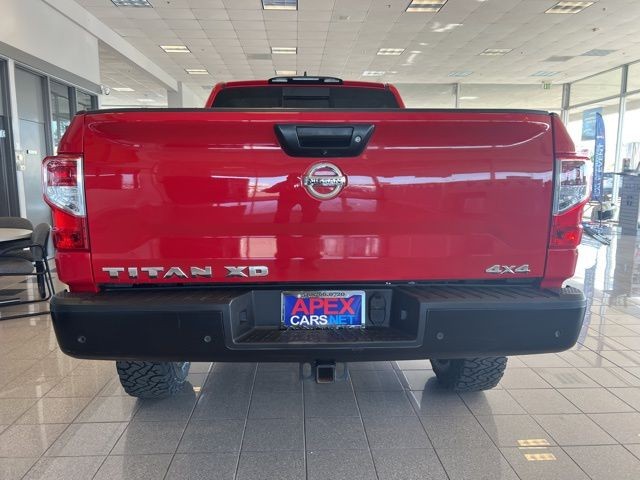 Nissan Titan XD Vehicle Full-screen Gallery Image 08