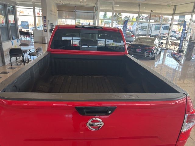 Nissan Titan XD Vehicle Full-screen Gallery Image 10