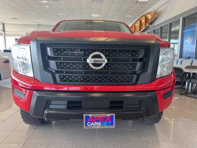 Nissan Titan XD Vehicle Full-screen Gallery Image 18