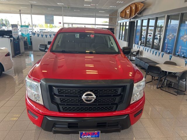 Nissan Titan XD Vehicle Full-screen Gallery Image 19