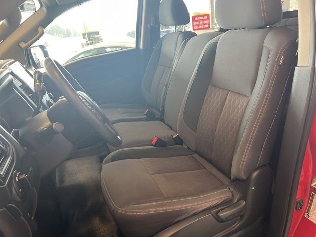 Nissan Titan XD Vehicle Full-screen Gallery Image 21