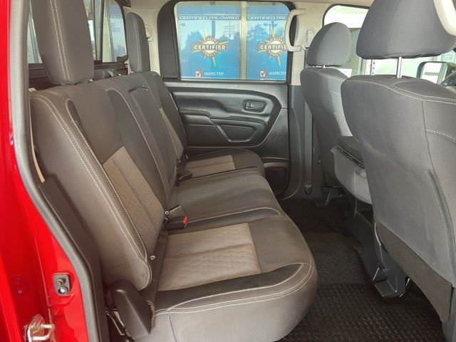 Nissan Titan XD Vehicle Full-screen Gallery Image 25