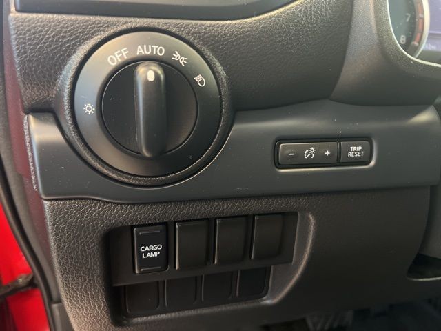 Nissan Titan XD Vehicle Full-screen Gallery Image 27