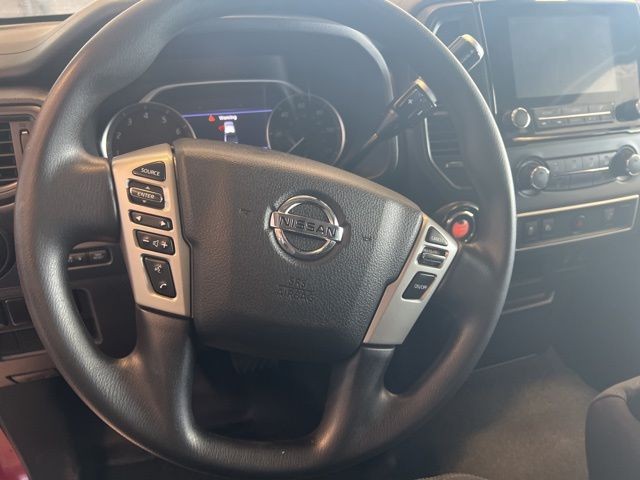 Nissan Titan XD Vehicle Full-screen Gallery Image 28