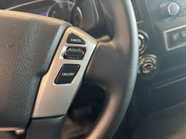 Nissan Titan XD Vehicle Full-screen Gallery Image 30