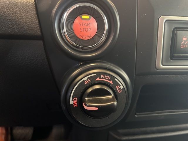 Nissan Titan XD Vehicle Full-screen Gallery Image 34