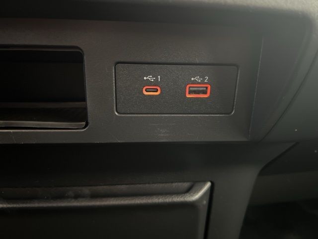 Nissan Titan XD Vehicle Full-screen Gallery Image 35