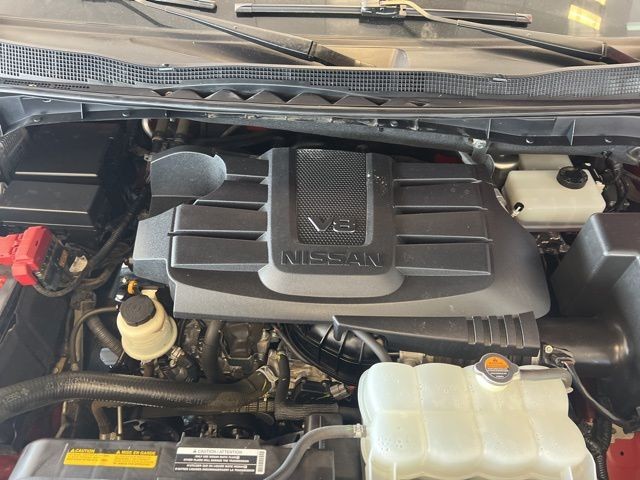 Nissan Titan XD Vehicle Full-screen Gallery Image 40