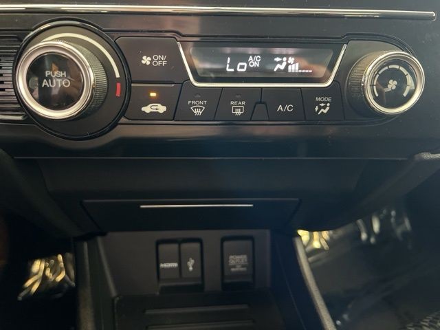 Honda Civic Sedan Vehicle Full-screen Gallery Image 32