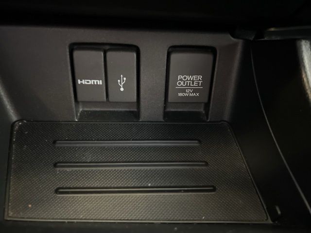 Honda Civic Sedan Vehicle Full-screen Gallery Image 33
