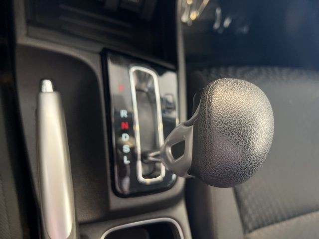 Honda Civic Sedan Vehicle Full-screen Gallery Image 34