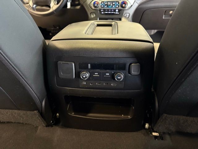 Chevrolet Tahoe Vehicle Full-screen Gallery Image 28
