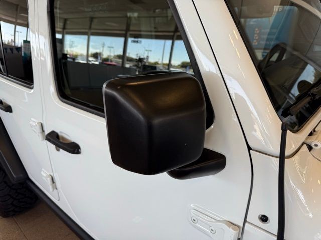 Jeep Wrangler Unlimited Vehicle Full-screen Gallery Image 11