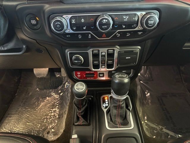 Jeep Wrangler Unlimited Vehicle Full-screen Gallery Image 16