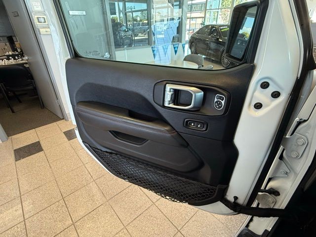 Jeep Wrangler Unlimited Vehicle Full-screen Gallery Image 20