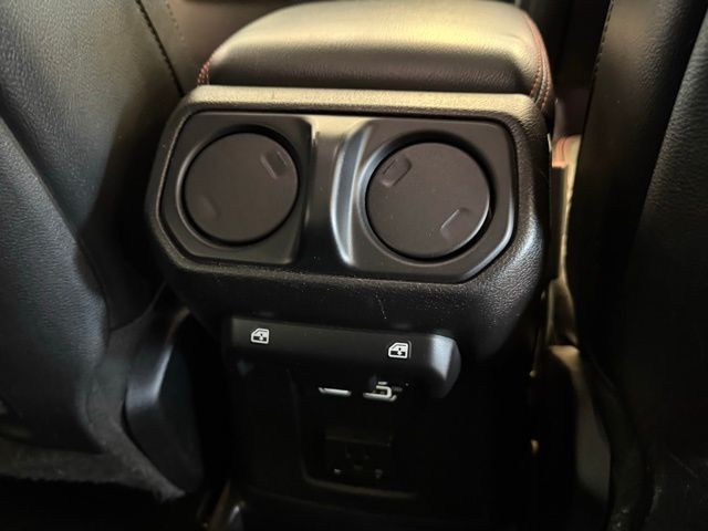 Jeep Wrangler Unlimited Vehicle Full-screen Gallery Image 24