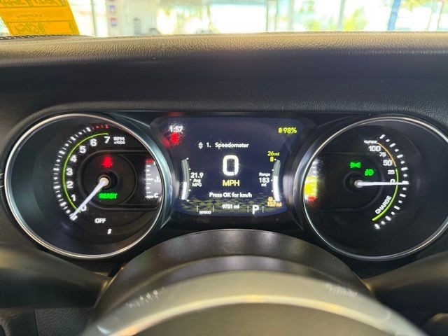 Jeep Wrangler Vehicle Full-screen Gallery Image 13