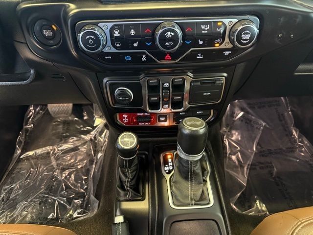 Jeep Wrangler Vehicle Full-screen Gallery Image 17