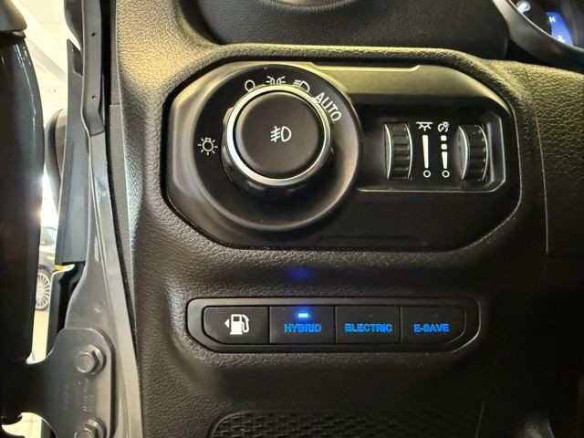 Jeep Wrangler Vehicle Full-screen Gallery Image 20