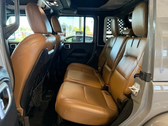Jeep Wrangler Vehicle Full-screen Gallery Image 23
