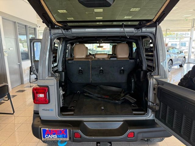 Jeep Wrangler Vehicle Full-screen Gallery Image 24