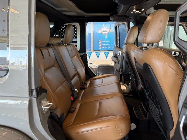 Jeep Wrangler Vehicle Full-screen Gallery Image 25