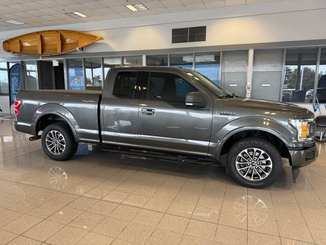 Ford F-150 Vehicle Full-screen Gallery Image 02