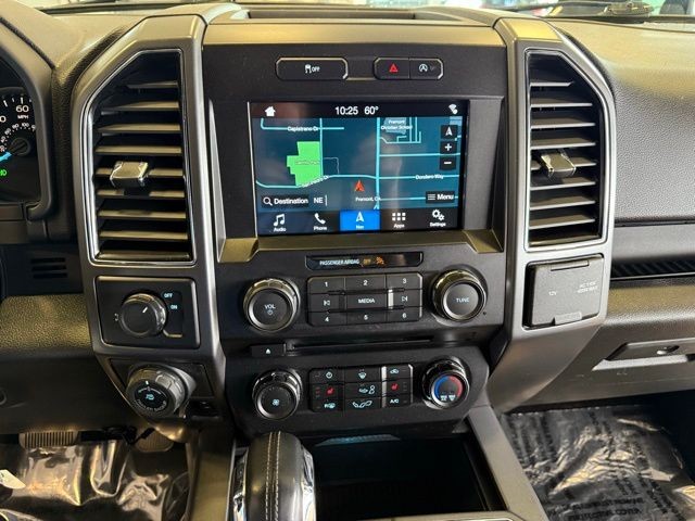 Ford F-150 Vehicle Full-screen Gallery Image 16